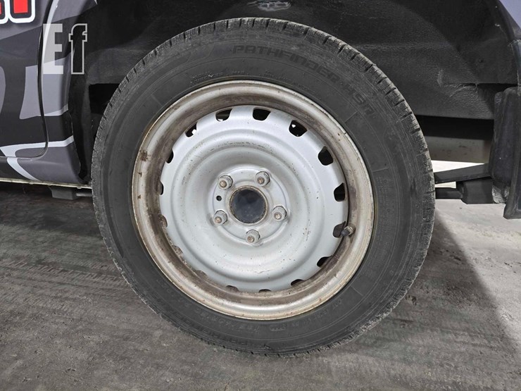 2014-nissan-nv200-image-21