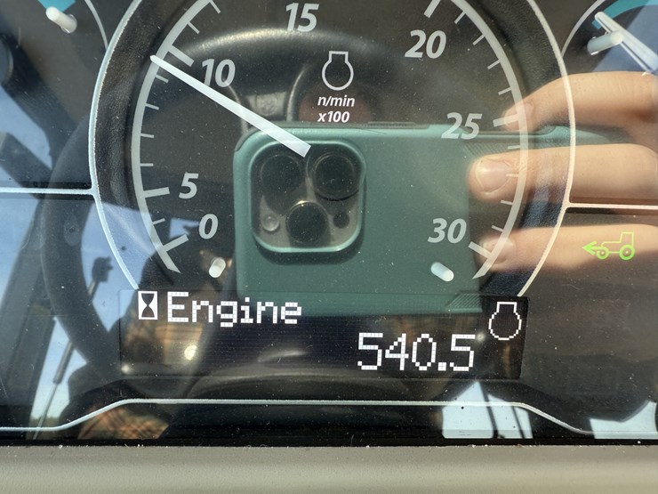 john-deere-4044r-image-2