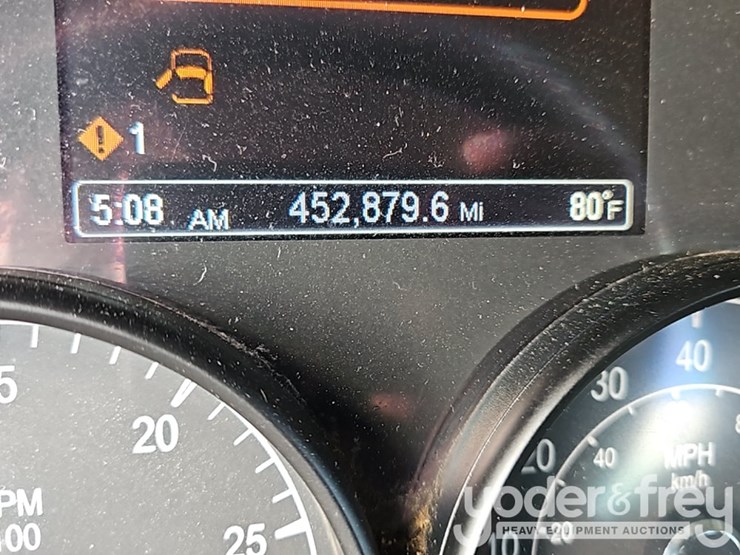 2020-peterbilt-567-image-39