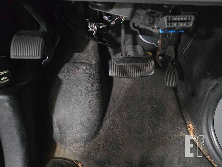 2012-ford-e250-image-13