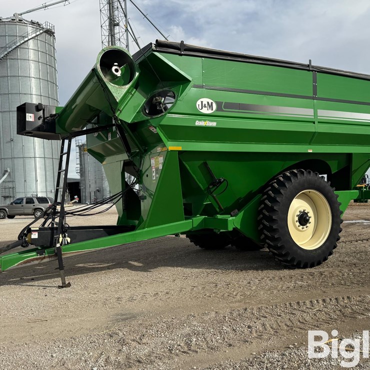 J&M 1151 Grain Storm Grain Cart