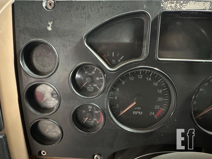 2012-mack-granite-gu713-image-19