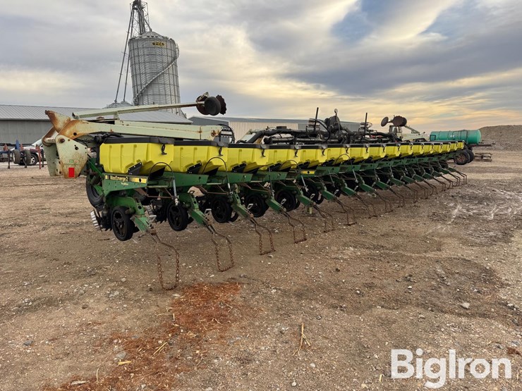 john-deere-16-image-3