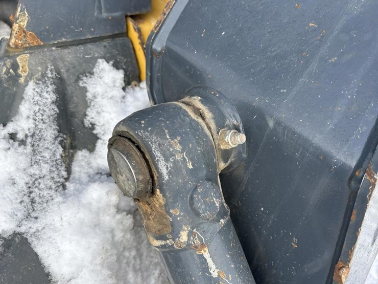 2017-deere-320e-image-12