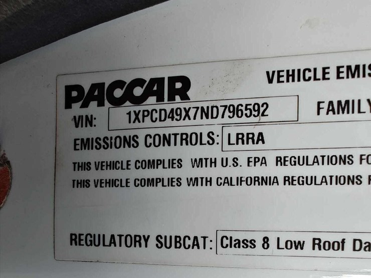 2022-peterbilt-567-t/a-wet-kit-day-cab-truck-tractor-image-5