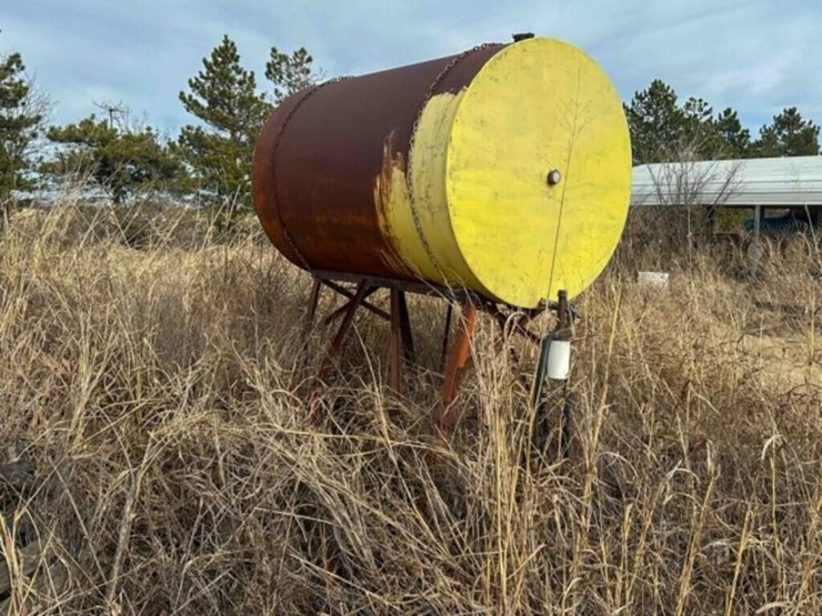 2-fuel-tanks-&-scrap-iron-image-5
