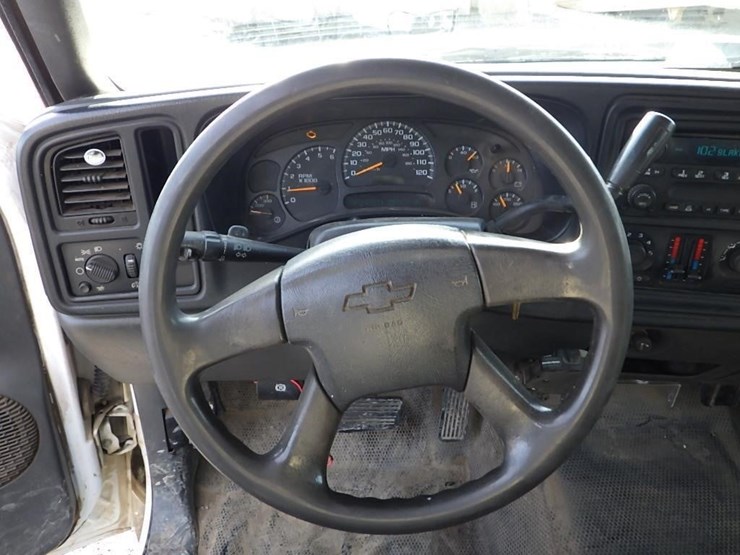 2005-chevrolet-3500-image-23