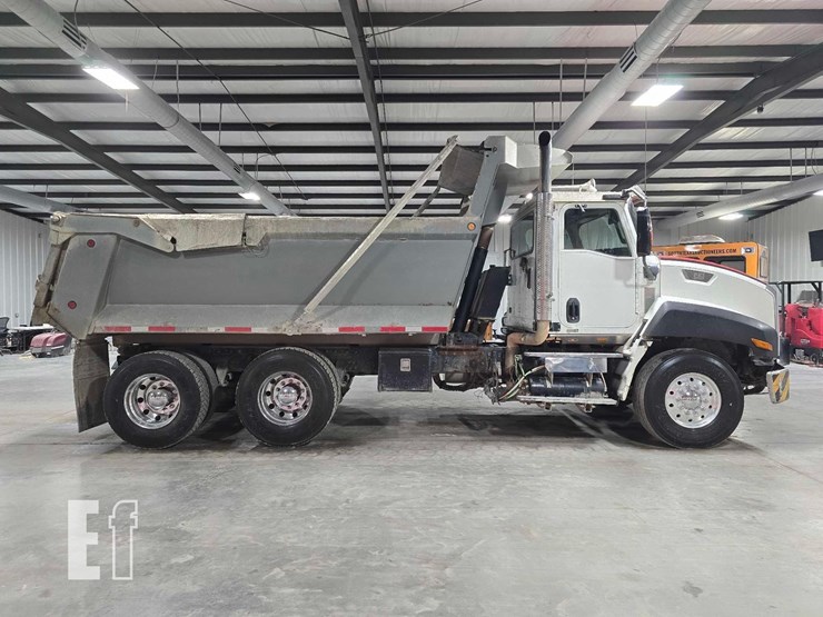 2013-caterpillar-ct660s-image-6