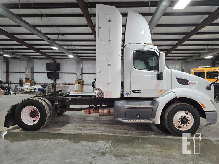 2017-peterbilt-579-image-6