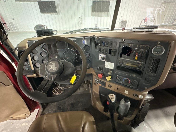 2012-mack-granite-gu713-image-16