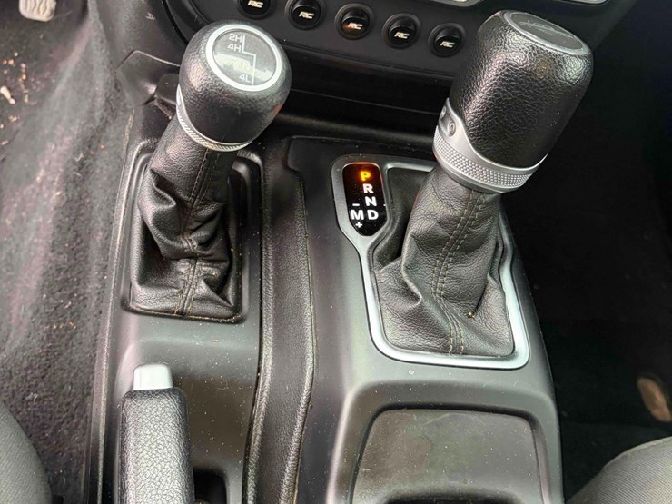 2020-jeep-gladiator-image-14