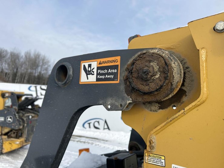 2017-deere-320e-image-25