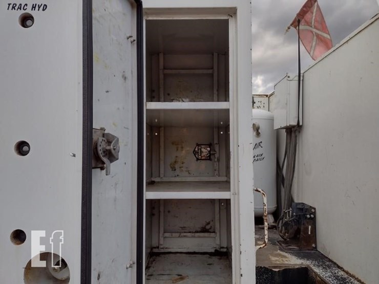 2008-peterbilt-365-image-31