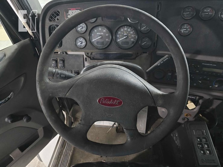 2013-peterbilt-365-image-14