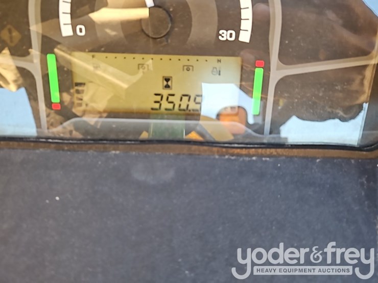 2024-john-deere-5075e-image-23