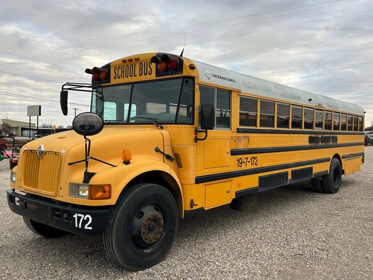 2002-international-school-bus-image-1