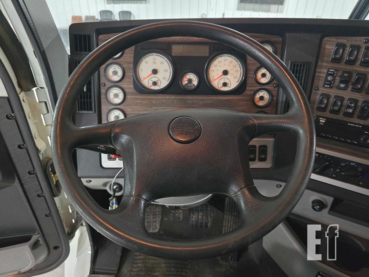 2020-freightliner-122sd-image-10