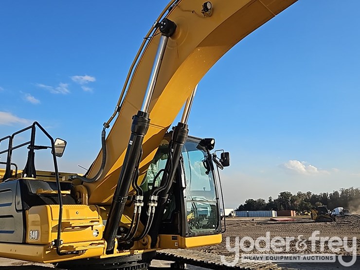 2023-caterpillar-340-image-13