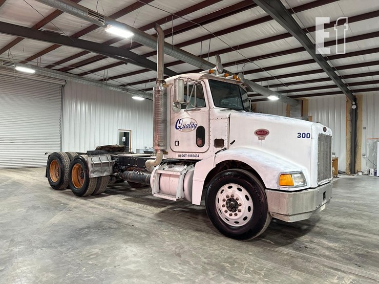 2005-peterbilt-385-image-2