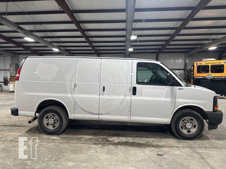 2017-chevrolet-express-2500-image-6