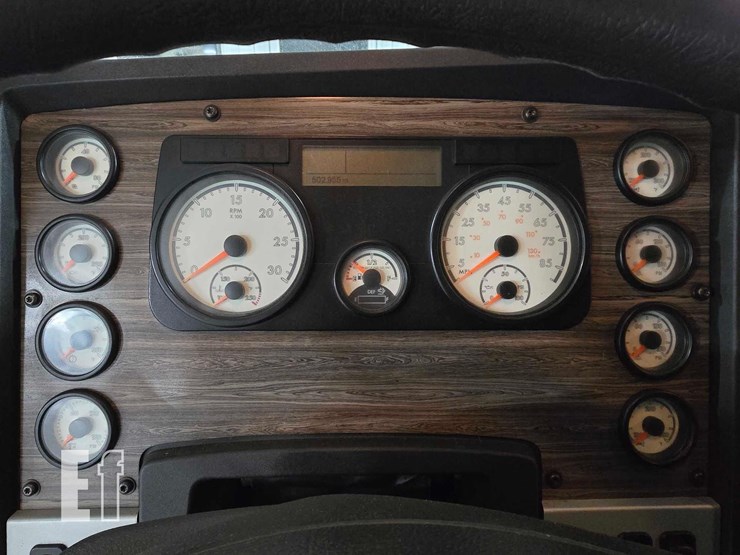 2020-freightliner-122sd-image-12