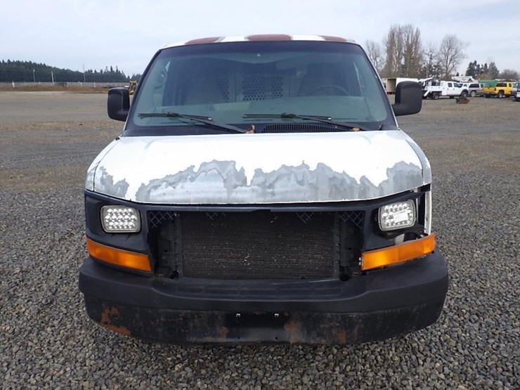 2005-chevrolet-express-2500-image-2