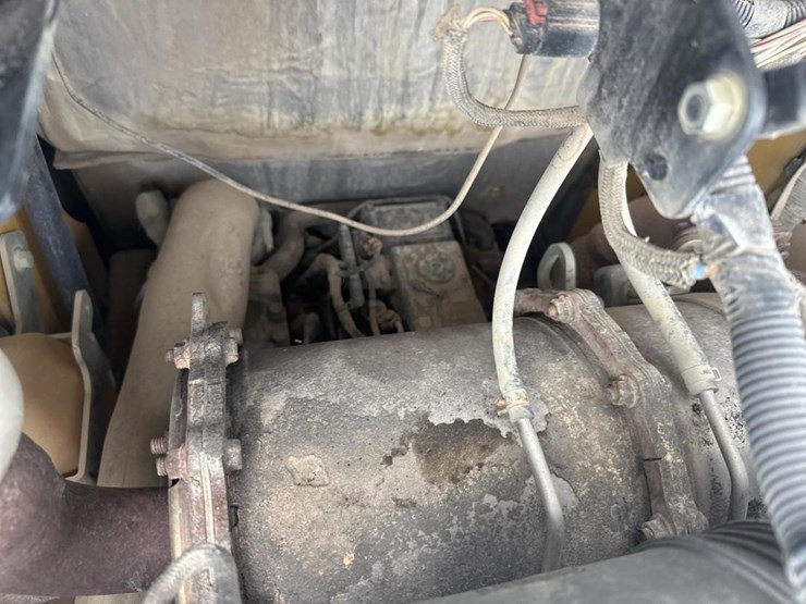 2017-deere-320e-image-25