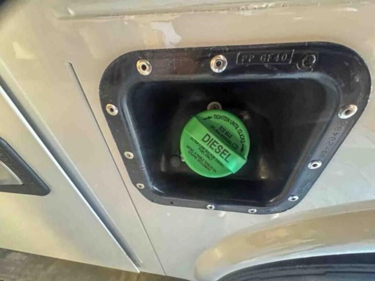 2022-ford-f550-xlt-image-16