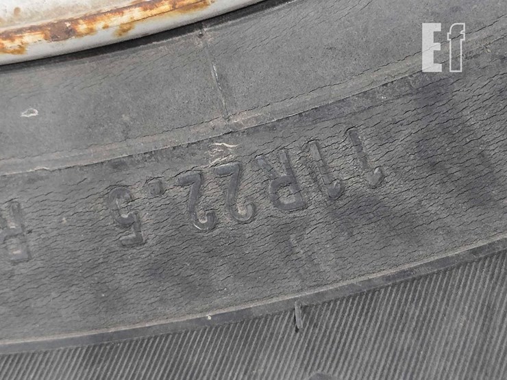 2016-freightliner-114sd-image-35