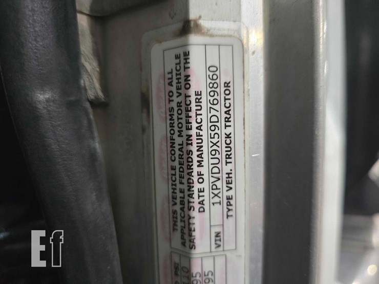 2009-peterbilt-384-image-28