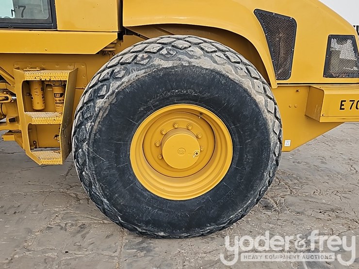 2007-caterpillar-cs-563e-image-16