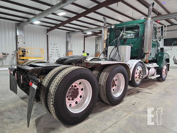 2000-mack-ch613-image-4