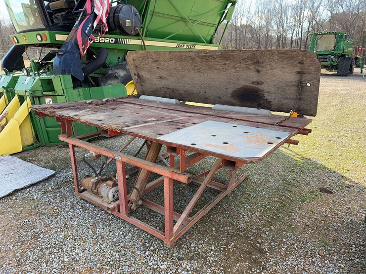 livestock-tilting-grooming-table-image-1