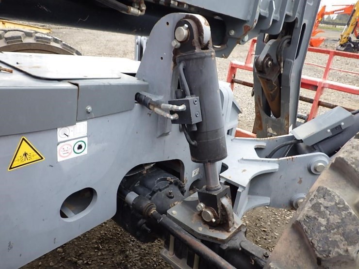 2018-skyjack-sj1056th-image-36