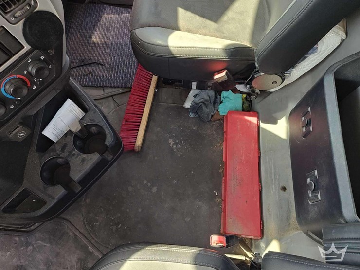 2022-mack-pinnacle-t/a-wet-kit-day-cab-truck-tractor-image-35