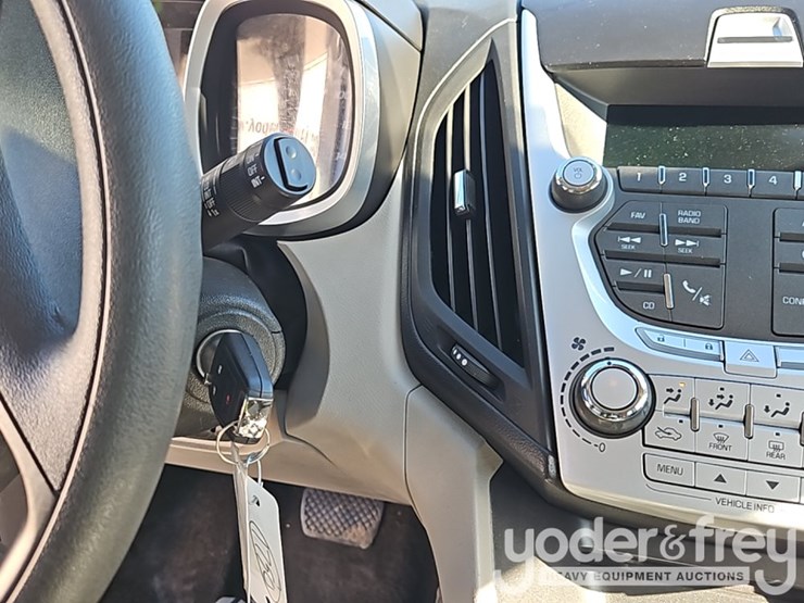 2015-chevrolet-equinox-image-24