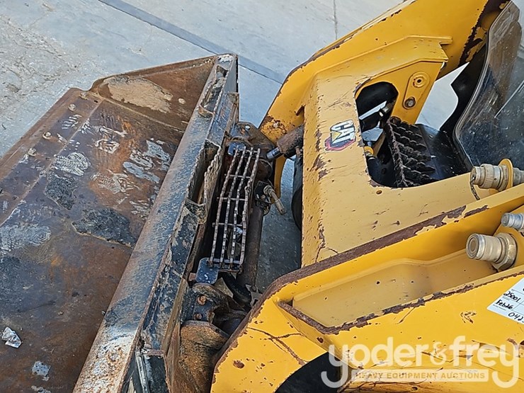 2020-caterpillar-259d3-image-16