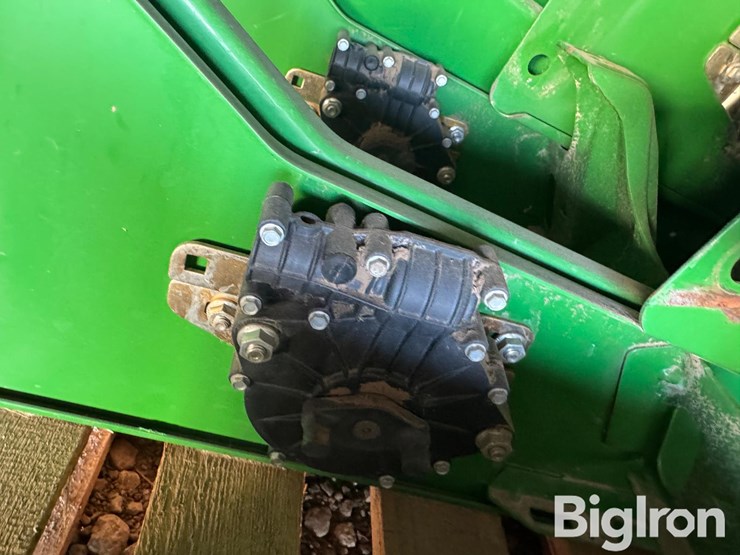 john-deere-max-emerge-planter-unit-frames-image-18
