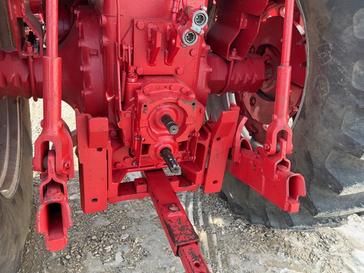 1970-ih-farmall-856-tractor-image-32