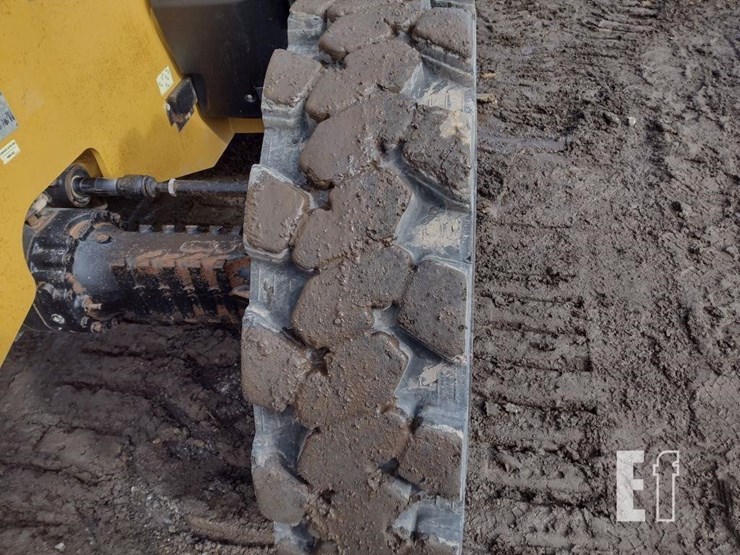 2019-caterpillar-tl1055d-image-21