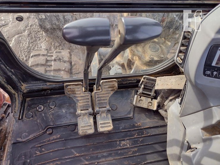 2017-kubota-kx040-4-image-12