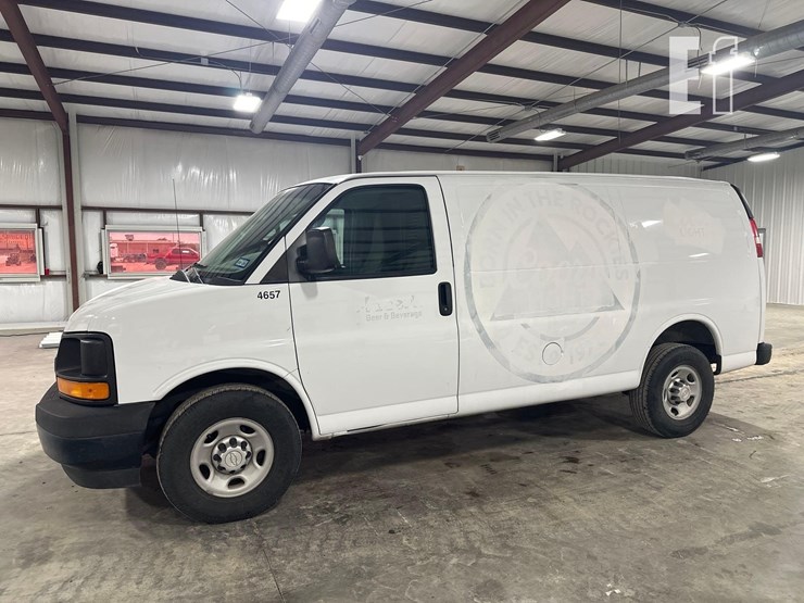 2017-chevrolet-express-2500-image-1