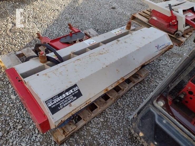 ventrac-3400l-lawn-mower-w/blade-&-broom-image-43