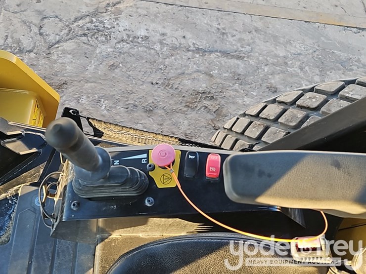 2024-caterpillar-cs10gc-image-23