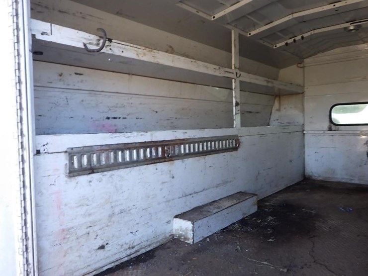 2004-ford-f550-image-11