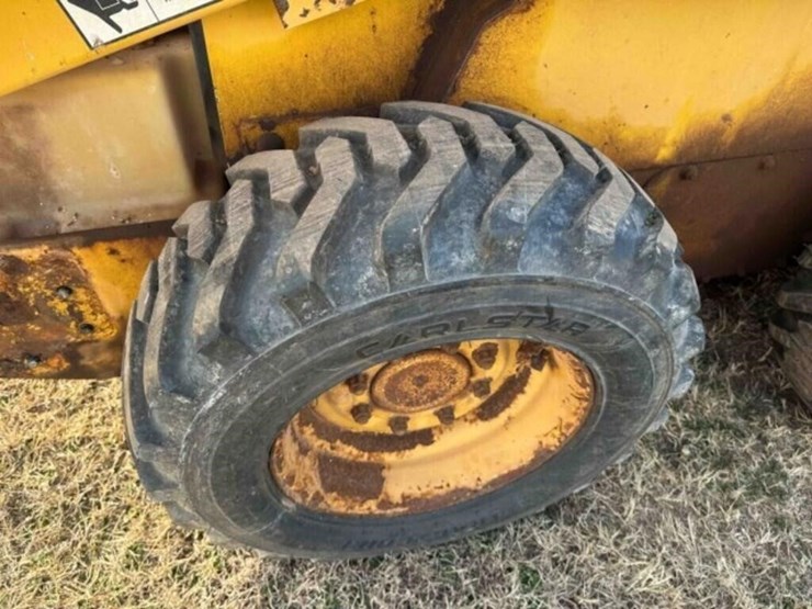 2005-john-deere-240-image-11