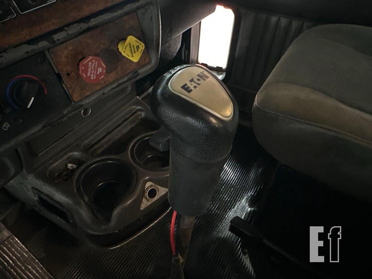 2003-kenworth-t800-image-14