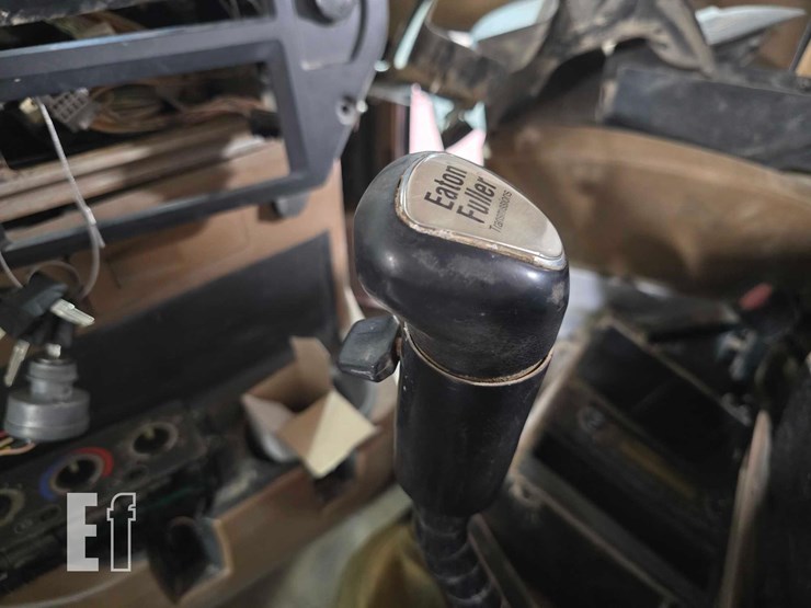 2012-mack-granite-gu713-image-15