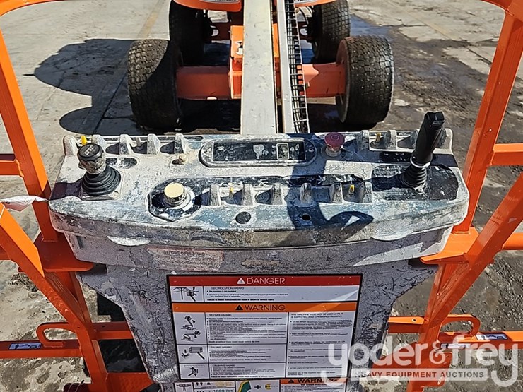 2013-jlg-400s-image-13