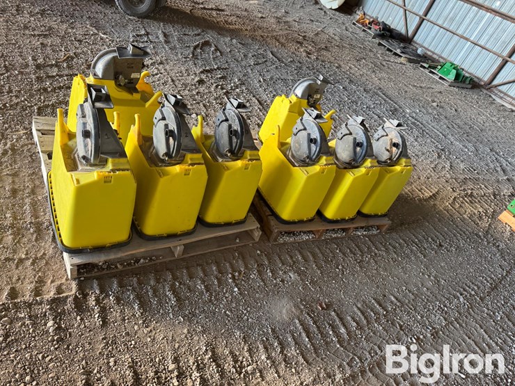 john-deere-max-emerge-planter-boxes-w/precision-planting-seed-units-image-4